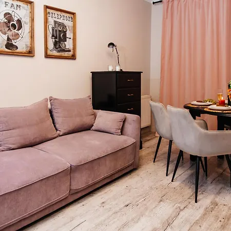 Maya's Flats & 59 - Milosci Apartment *